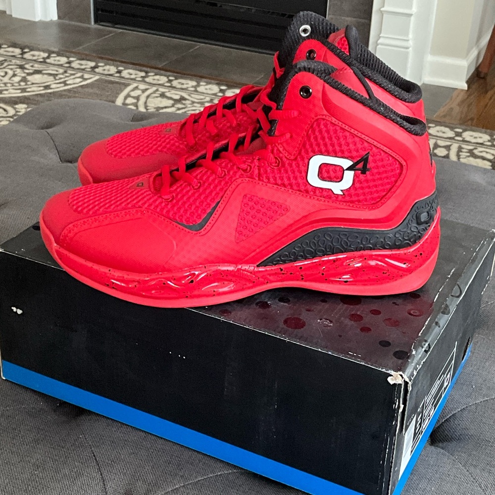 Q4 Basketball Shoes, Racing Red, NIB